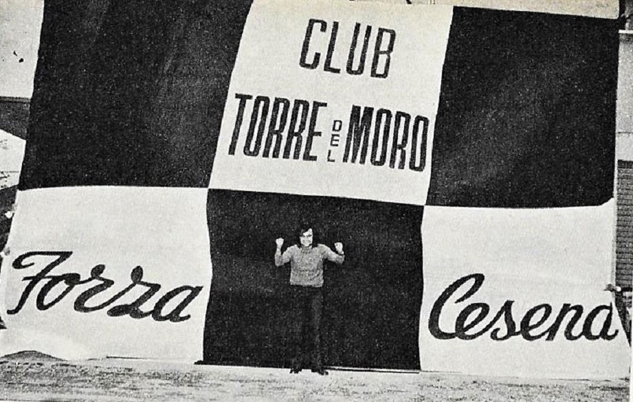 Club Forza Cesena Torre del Moro 1972-73 con il tifoso Bibo