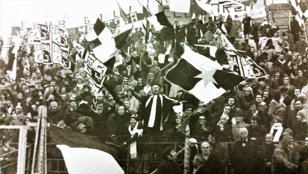 Mantova-Cesena 1972-73. Il supertifoso Leo guida il tifo bianconero